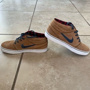 Nike SB Stephan Janoski Mid Shoes. Size 7 in mens. Color brown with blue laces.